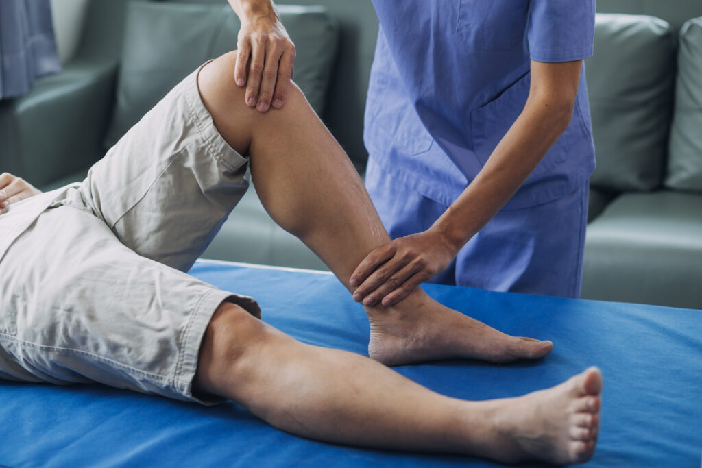 doctor haciendo fisioterapia en Panamá